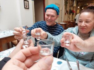 Read more about the article How Greeks Really Choose Where to Eat (and How You Can Too)