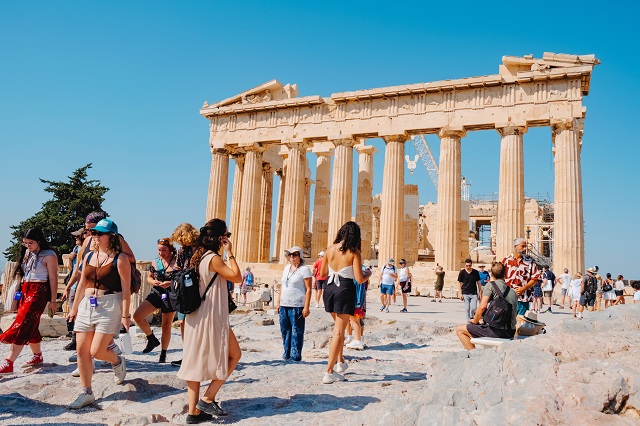 Read more about the article Dress Code Tips: What to Wear When Visiting the Acropolis