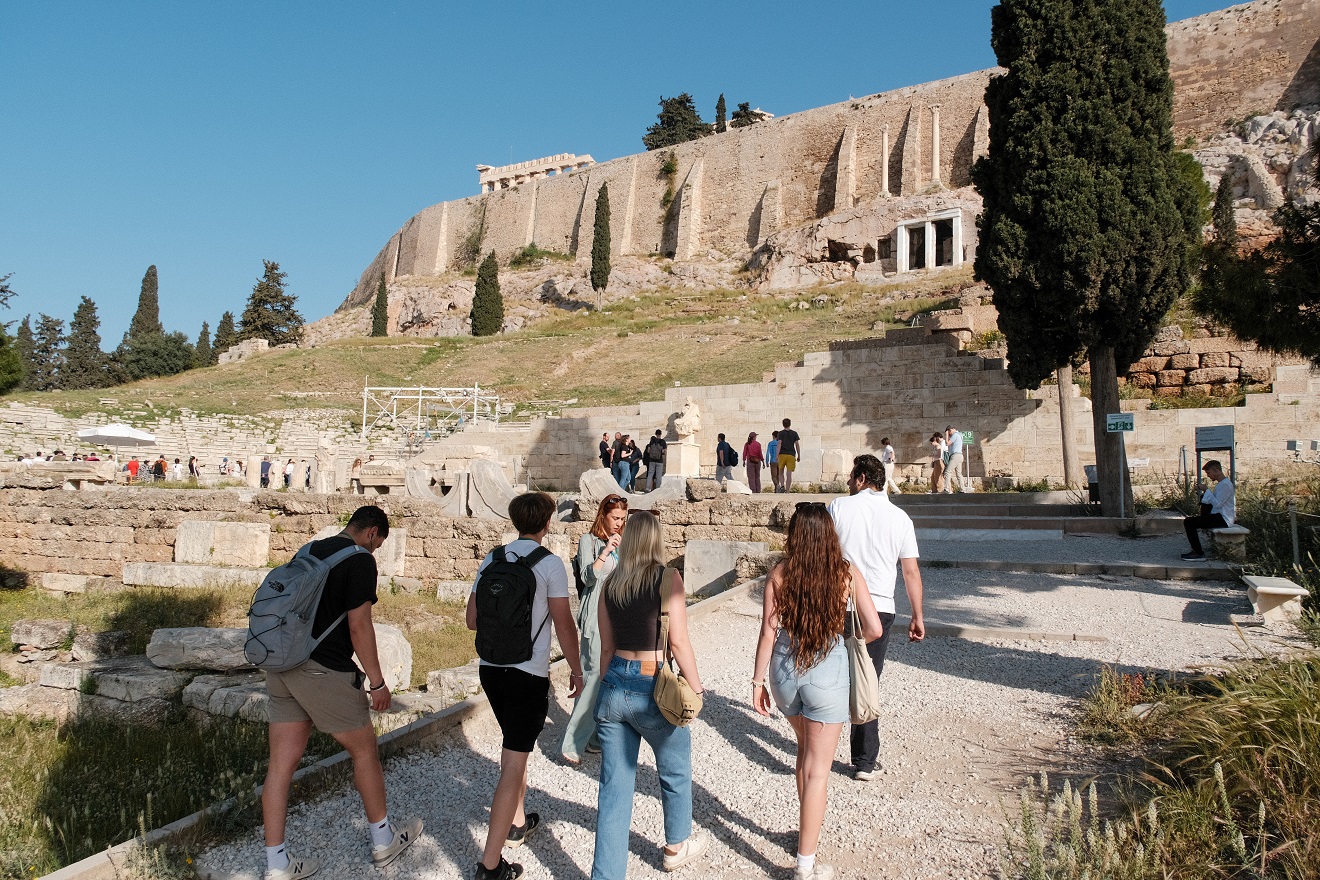 You are currently viewing An Acropolis Tour in Athens: A Complete Guide for First-Time Visitors