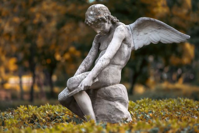 Read more about the article Eros: The Winged Archer of Desire in Athenian Mythology